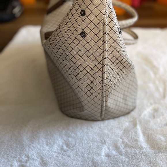 Bottega Veneta Cream Intrecciato Tote with Diamond Pattern - Picture 3 of 12